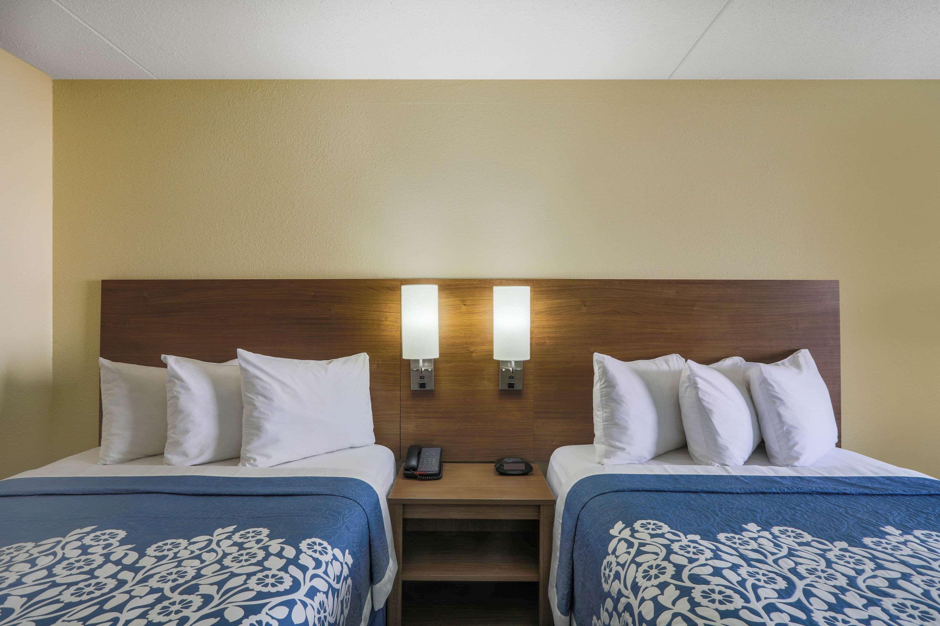 Days Inn By Wyndham Newark Wilmington Εξωτερικό φωτογραφία