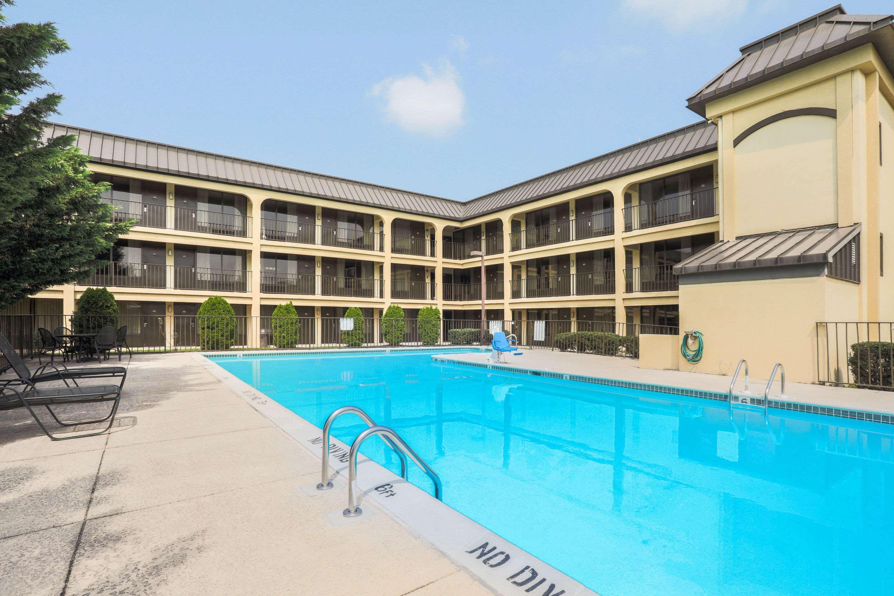 Days Inn By Wyndham Newark Wilmington Εξωτερικό φωτογραφία