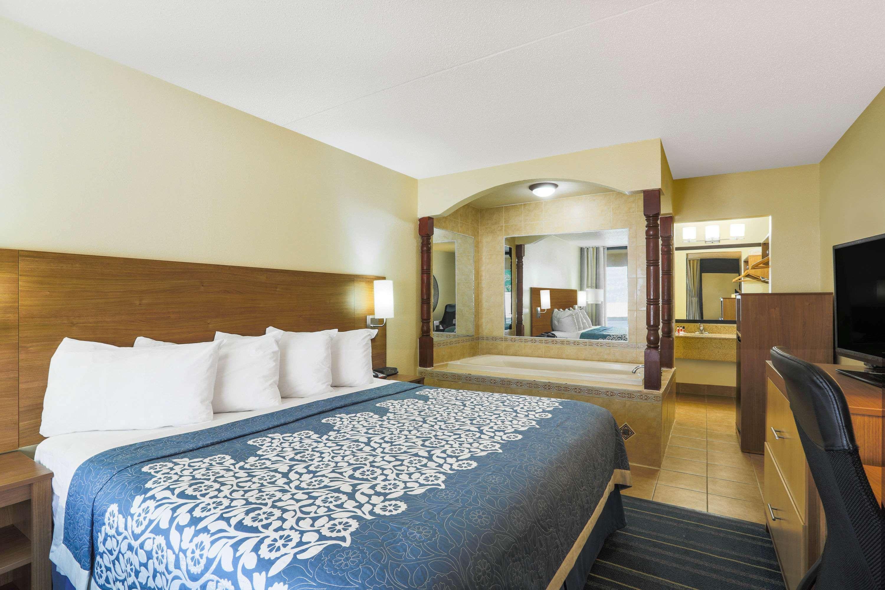 Days Inn By Wyndham Newark Wilmington Εξωτερικό φωτογραφία