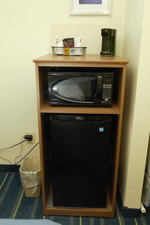 Days Inn By Wyndham Newark Wilmington Εξωτερικό φωτογραφία