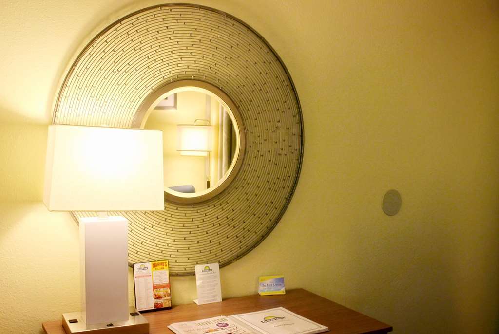 Days Inn By Wyndham Newark Wilmington Δωμάτιο φωτογραφία