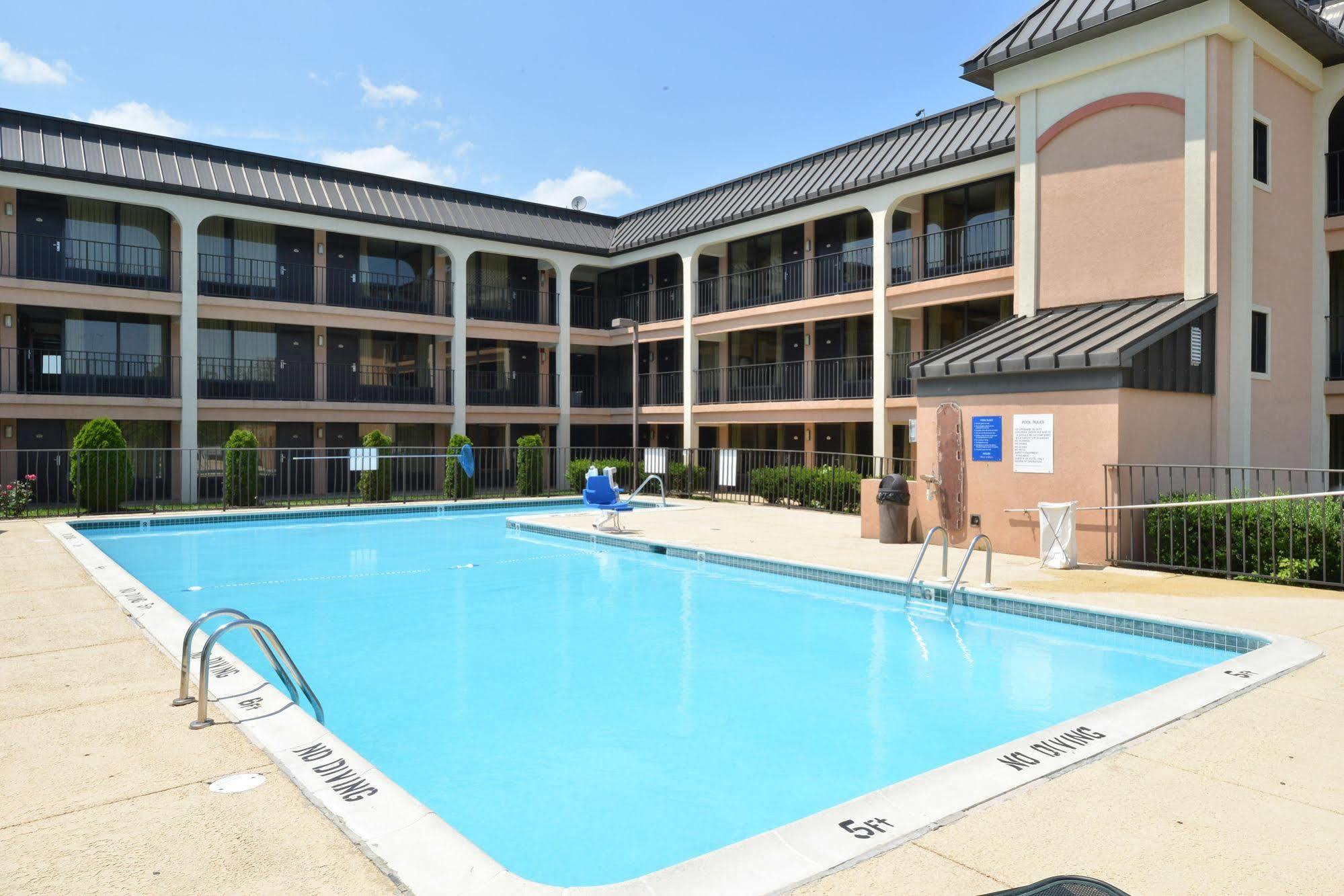 Days Inn By Wyndham Newark Wilmington Εξωτερικό φωτογραφία