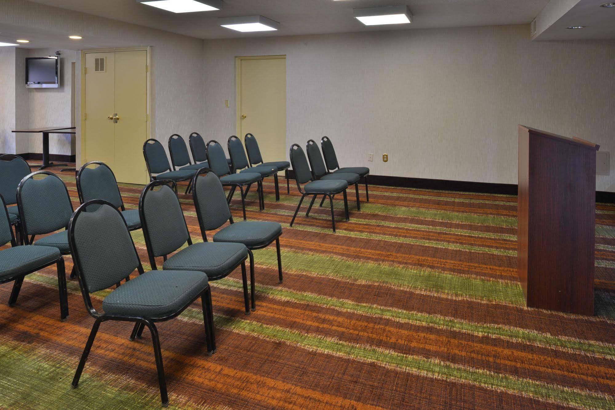 Days Inn By Wyndham Newark Wilmington Εξωτερικό φωτογραφία