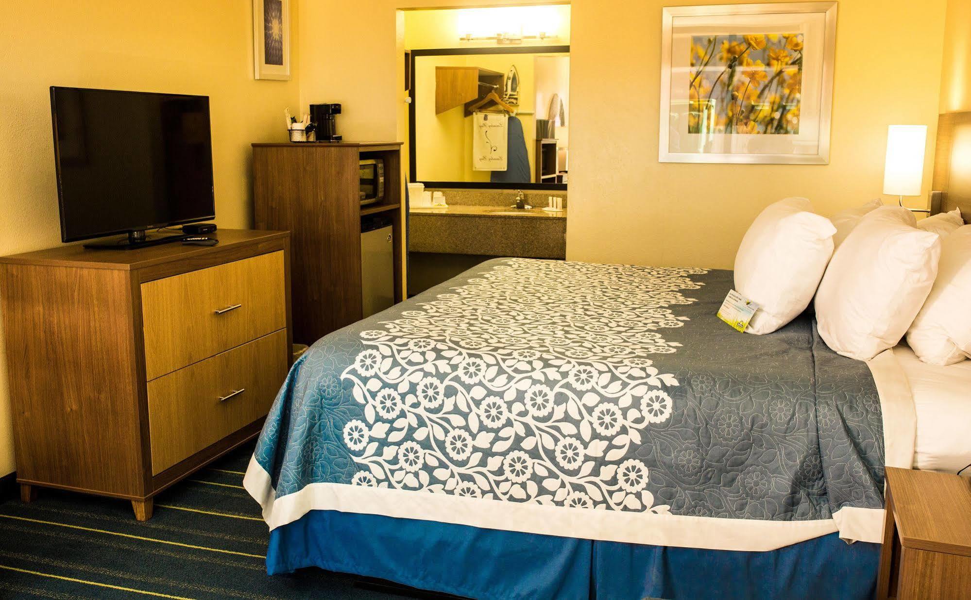 Days Inn By Wyndham Newark Wilmington Εξωτερικό φωτογραφία