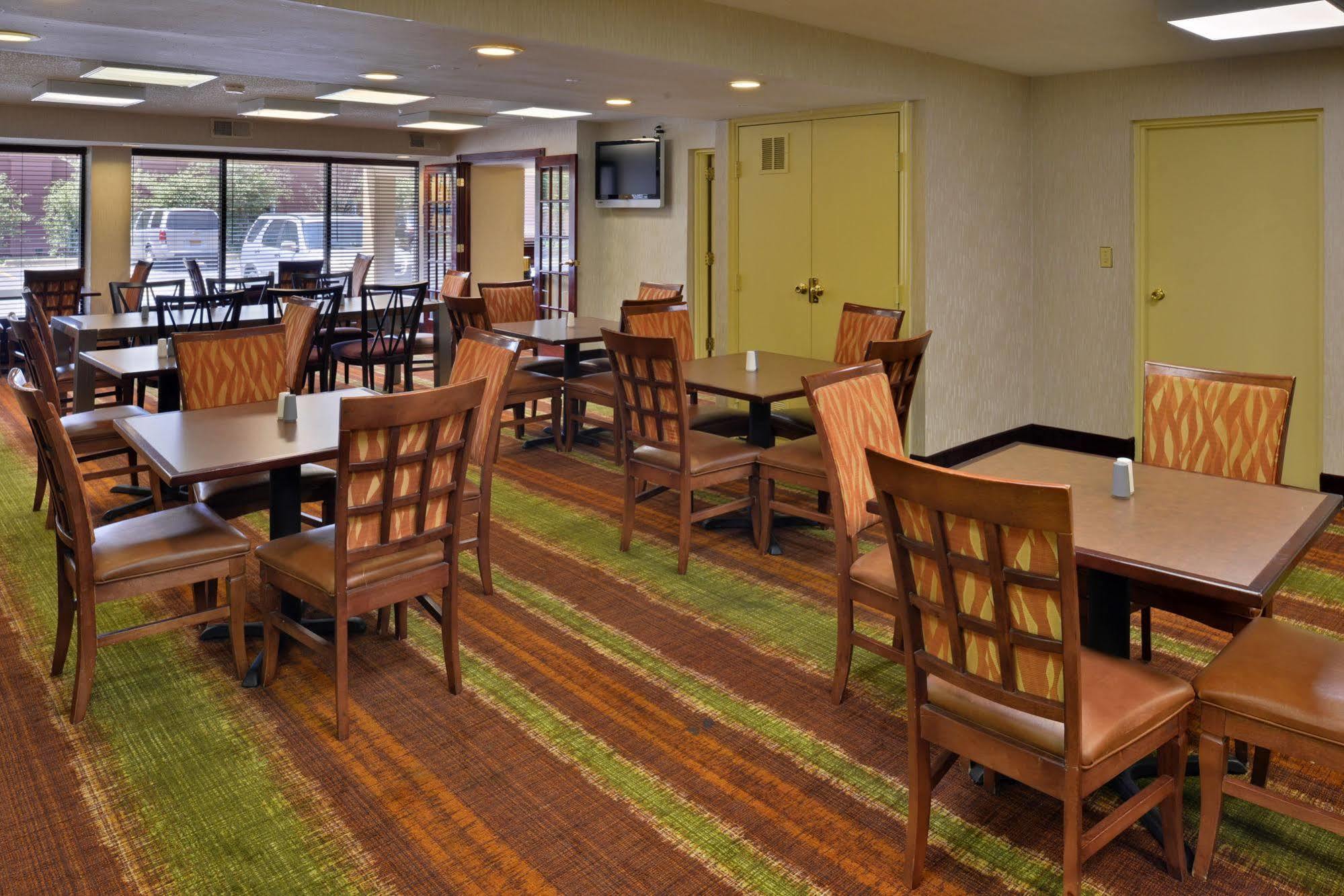 Days Inn By Wyndham Newark Wilmington Εξωτερικό φωτογραφία