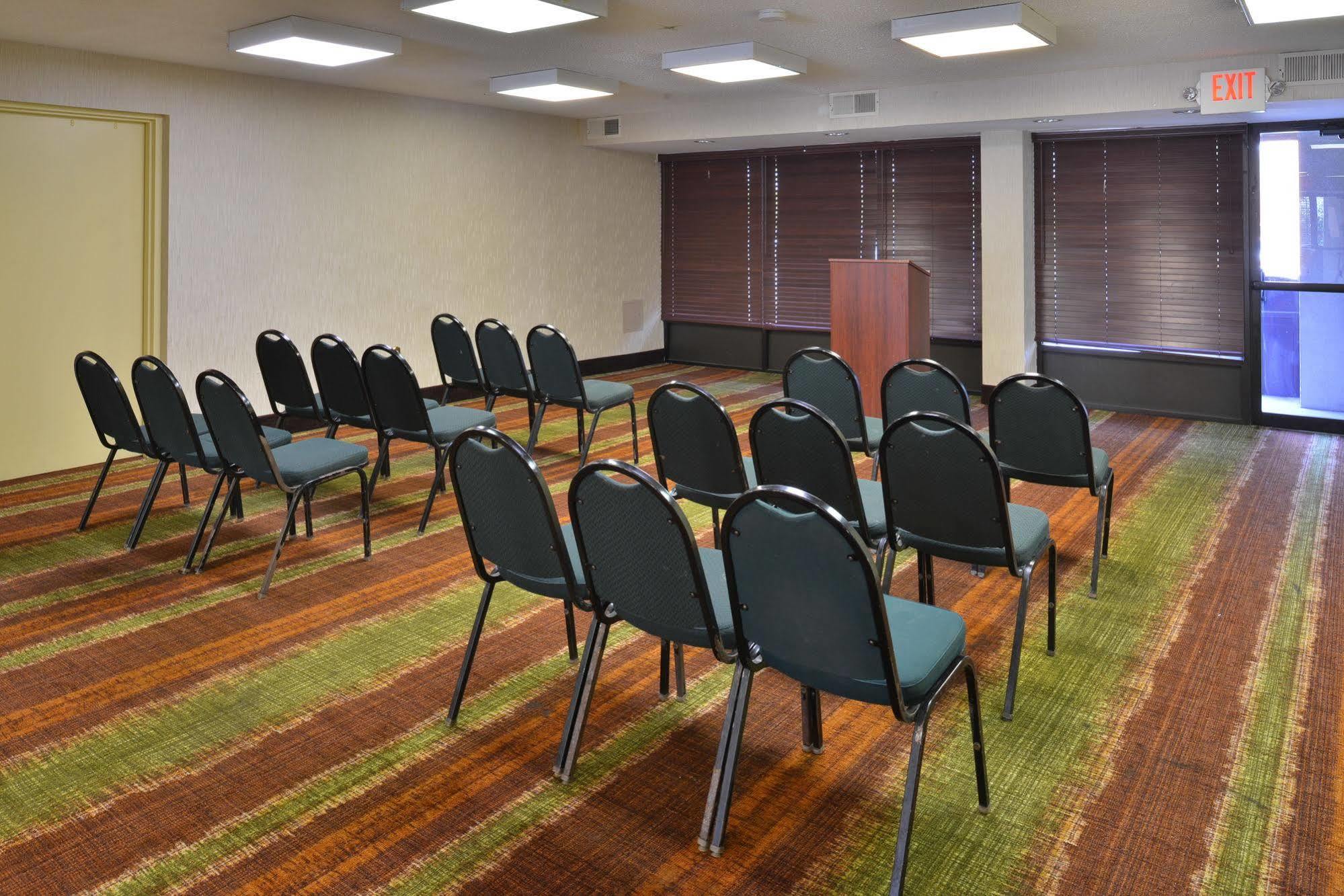 Days Inn By Wyndham Newark Wilmington Εξωτερικό φωτογραφία