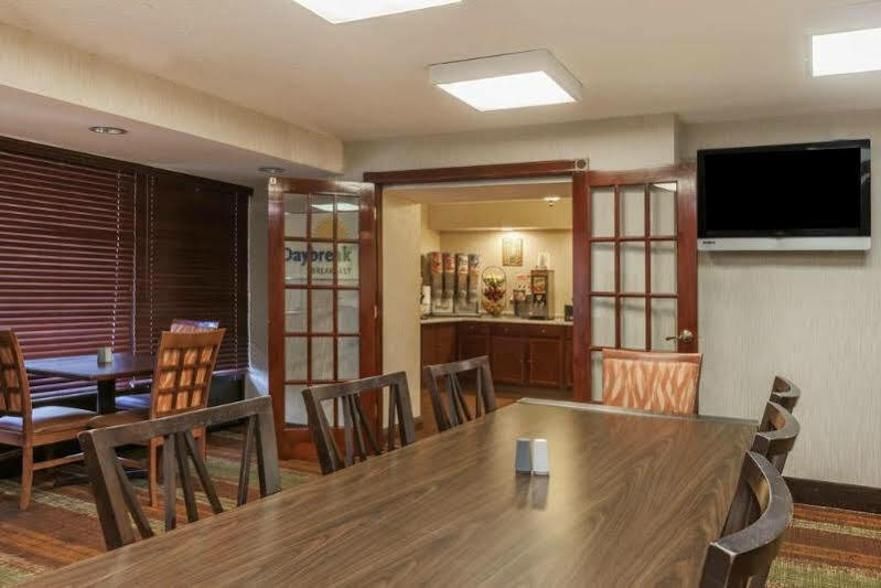 Days Inn By Wyndham Newark Wilmington Εξωτερικό φωτογραφία