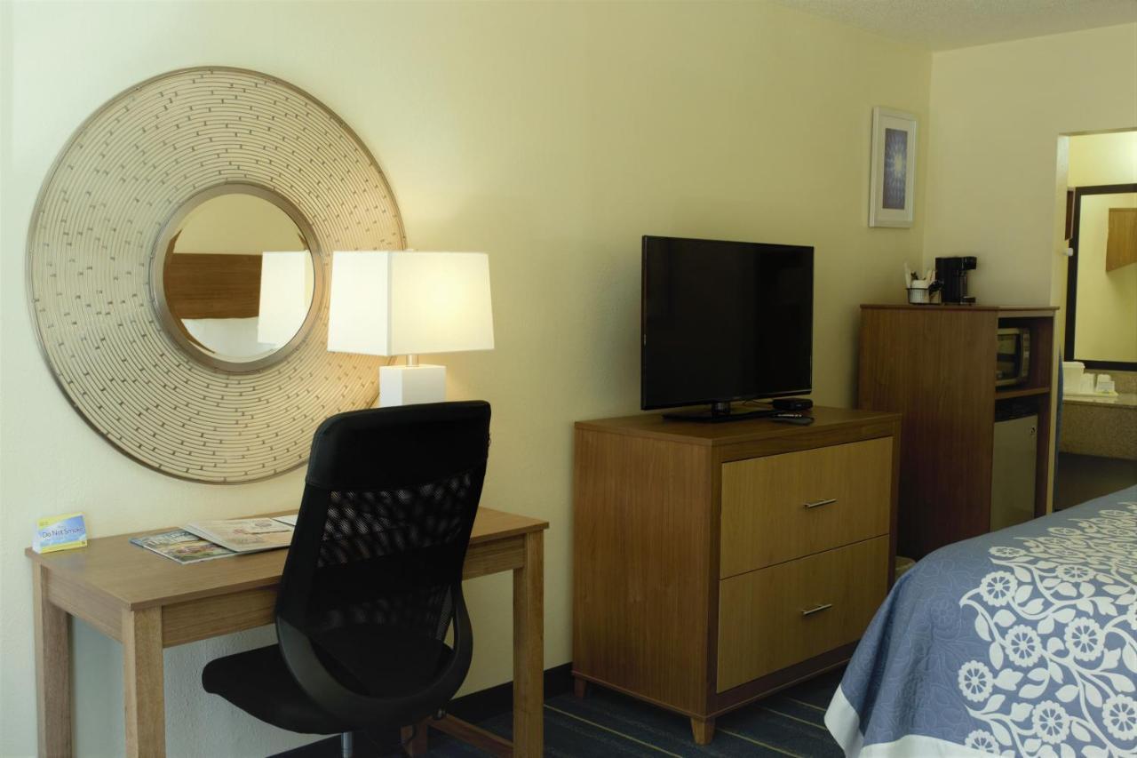 Days Inn By Wyndham Newark Wilmington Εξωτερικό φωτογραφία