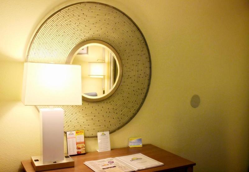 Days Inn By Wyndham Newark Wilmington Εξωτερικό φωτογραφία